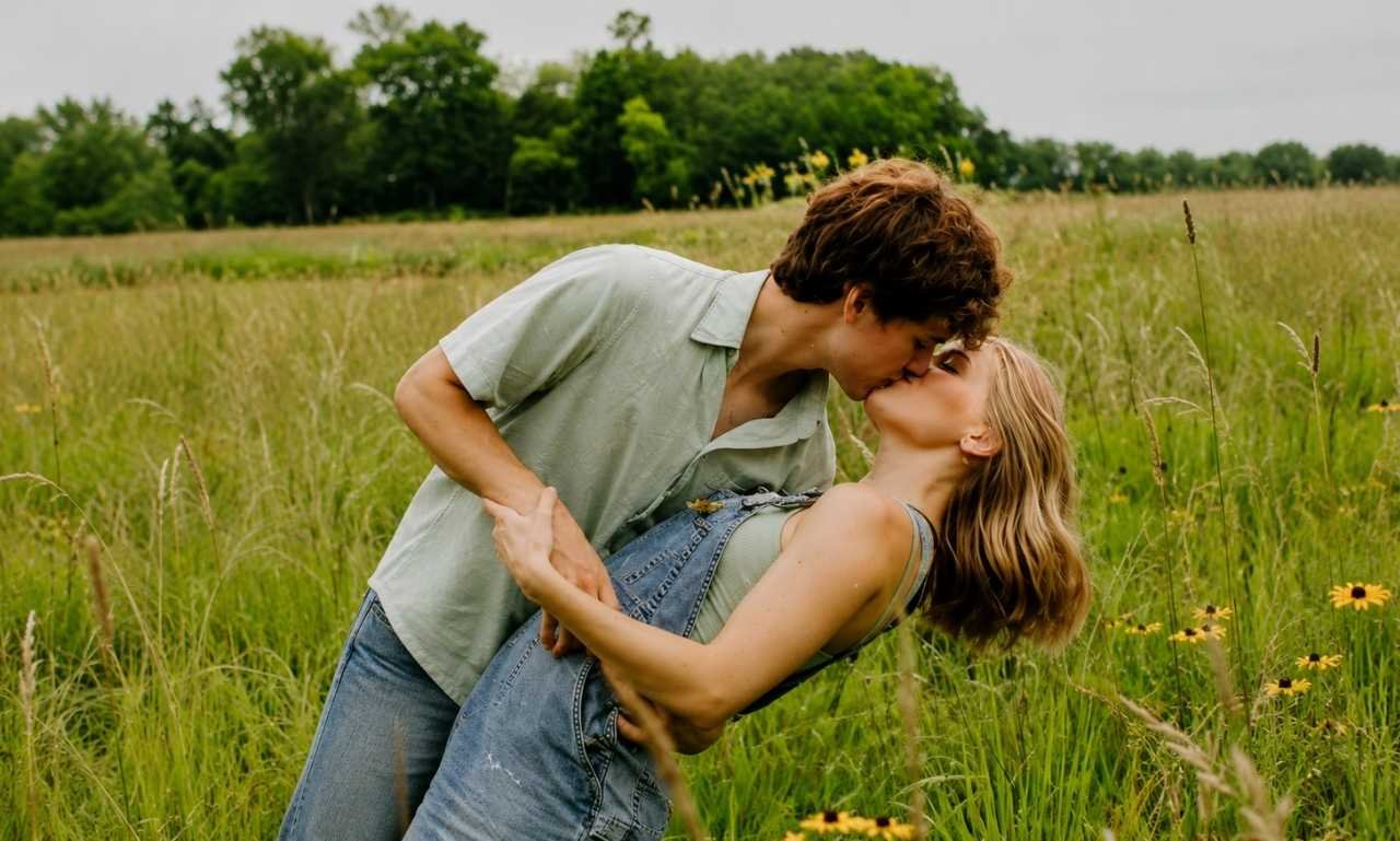 Romantic Captions: Beautiful Ideas for Every Love Story